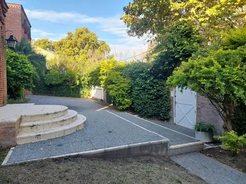 Gran Residencia. Amplio Jardín.