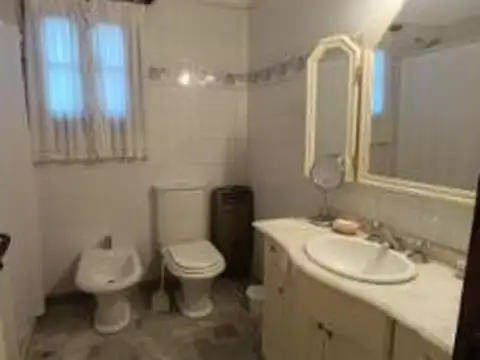 Casa 4 ambientes con 3 baños