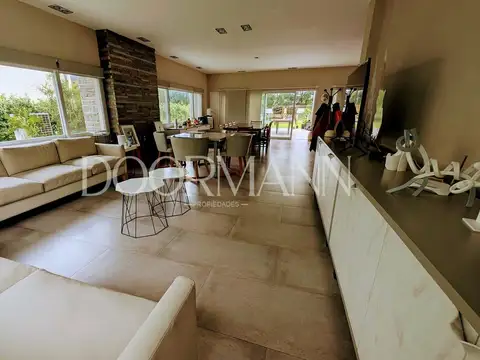 Casa 4 ambientes con 3 baños