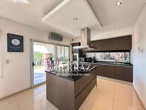 Casa en Alquiler Temporal con 2 cocheras