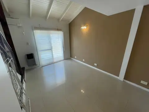 Depto Tipo Casa 2 ambientes con 1 baño