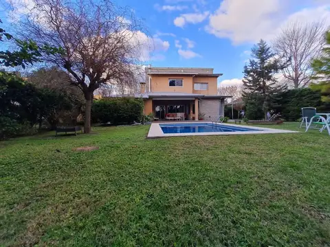 Casa 5 ambientes con 3 baños