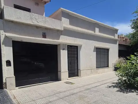VENTA CASA REMODELADA EN B° BOMBAL 3 DORM.