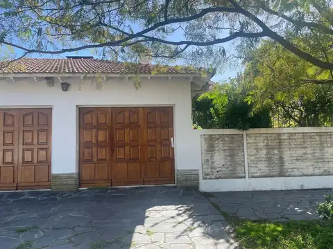 Casa 6 ambientes con 2 baños