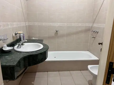 Casa 6 ambientes con 4 baños