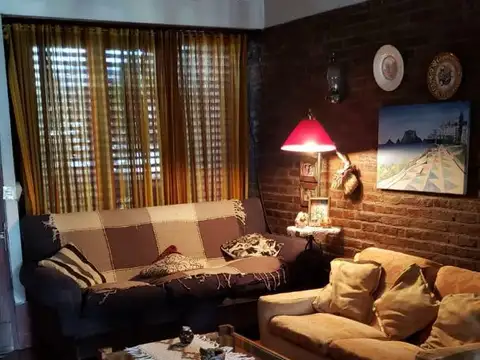 Casa en Venta en Adrogue, USD 220.000