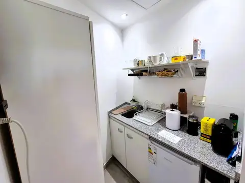 Oficina en  venta con renta hasta diciembre 2024.