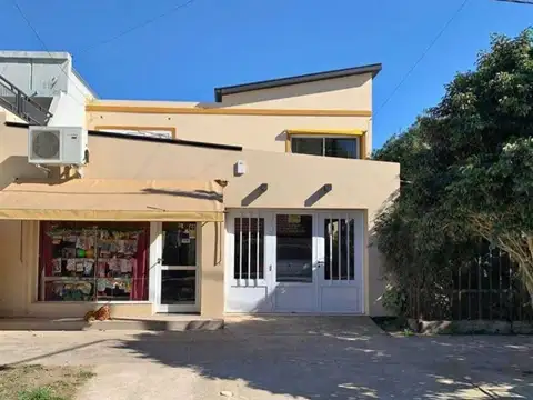 Venta - Casa 3 Dorm. con local comercial