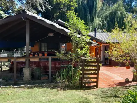 VENTA Casa Quinta con Departamento propio en Barrio La Armonía