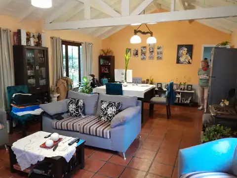 Casa en Venta con 2 cocheras