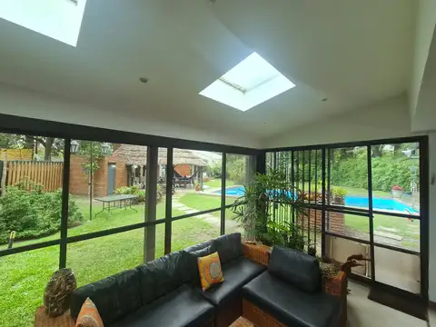 Quinta en Venta con 2 cocheras