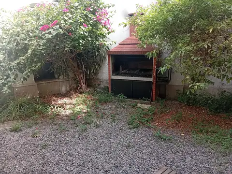 Casa en Alquiler con 1 cochera