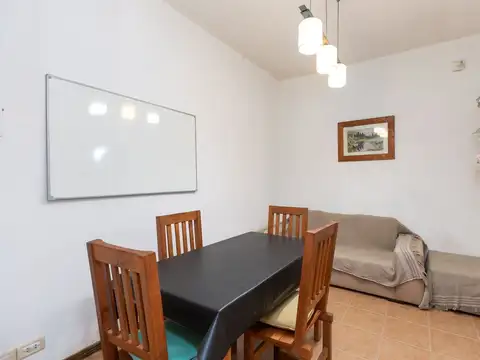 VENTA CASA 3 AMBIENTES CON DEPENDENCIA Y COCHERA