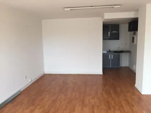 Oficina en Alquiler en Flores, $ 700.000