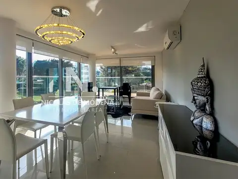 Apartamento de 2 dormitorios en venta en Punta del Este, Edif. Chronos