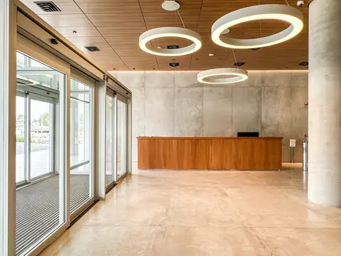 Oficina en Alquiler con 5 cocheras