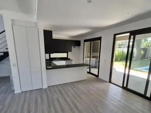 Casa 4 ambientes con 3 baños