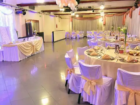 Local en venta - 3 Locales 5 Baños - Cochera - 300Mts2 -Quilmes