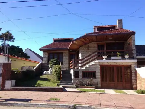 Casa en venta - 4 dormitorios 3 baños - Cochera - 400mts2 - Santa Teresita