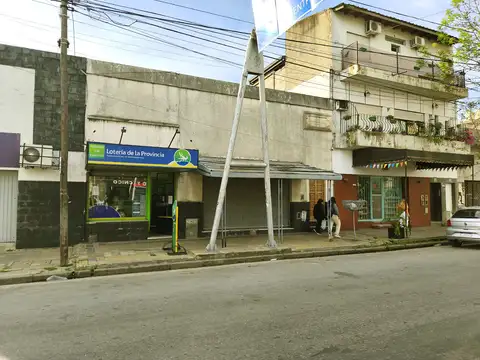LOCAL 65 M2 CON VIDRIERA, PERSIANA, DOS BAÑOS Y PATIO. 12 DE OCTUBRE 214 AVELLANEDA