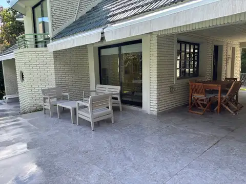 Casa 7 ambientes con 4 baños