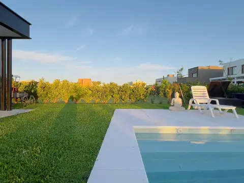 CASA EN VENTA 5 AMBIENTES PRADOS DEL OESTE