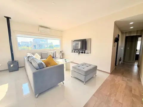 Casa en Venta con 4 cocheras