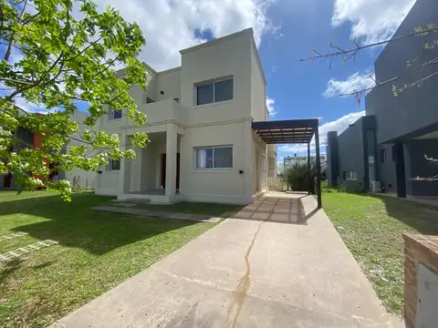 Casa en Alquiler de 4 dormitorios