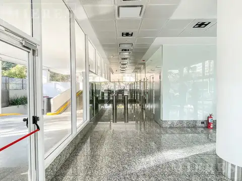 Oficina en Alquiler con 5 cocheras