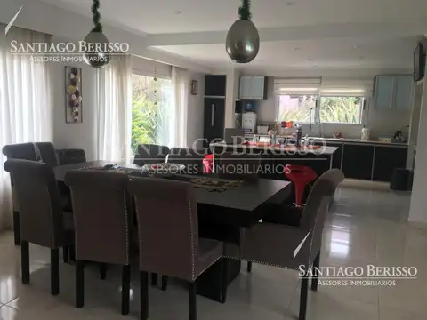 Casa 5 ambientes con 3 baños