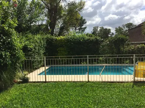 Casa 6 ambientes con 2 baños