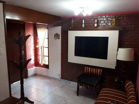 Casa en Venta con 4 cocheras