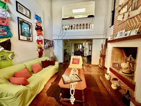 Casa 10 ambientes con 2 baños