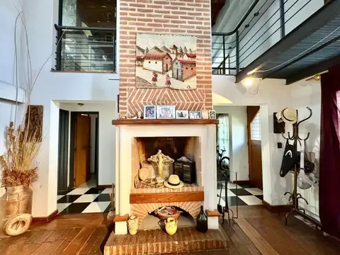 Casa en Venta con 2 cocheras