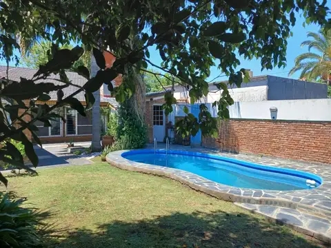 Casa en Venta con 3 cocheras