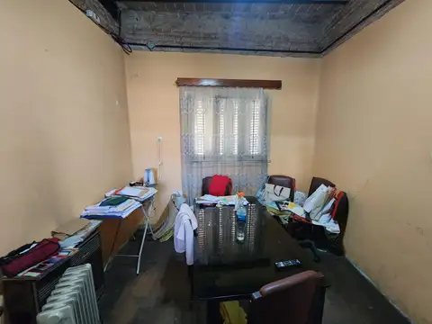 Lote Comercial 214 m² c/ Casa 4 Amb y Galpon 60 m² - Ramos Mejia