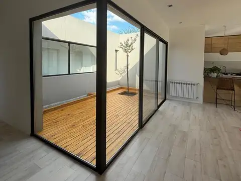 Casa 4 ambientes con 2 baños