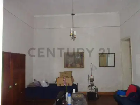 18 entre 63 y 64. Casa en venta