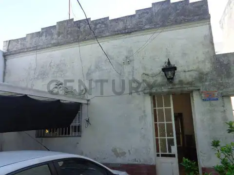 18 entre 63 y 64. Casa en venta