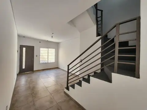 DUPLEX 3 AMB., INTERNO, C/PATIO