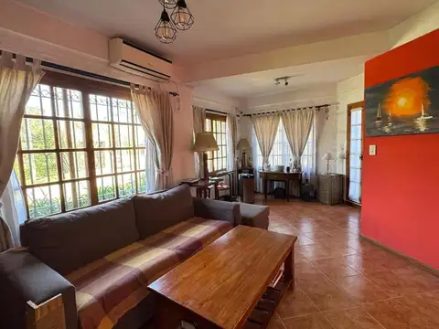 Casa 5 ambientes con 3 baños