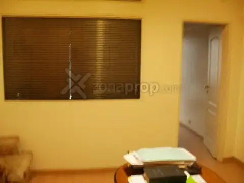 Excelente Oficina en Tribunales