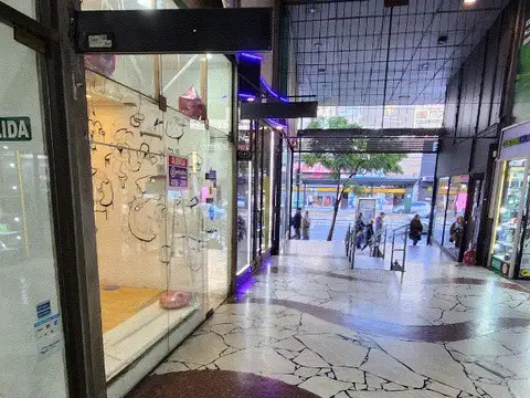 LOCAL EN GALERIA 3RO DE LA ENTRADA SE VE DESDE AV. CABILDO CON ENREPISO