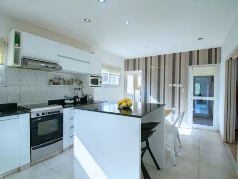 Casa 7 ambientes con 3 baños