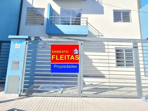 AMPLIO DEPARTAMENTO DE DOS AMBIENTES EN PRIMER PISO AL FRENTE (PISO COMPLETO) 