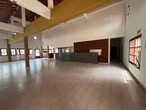 Local en Venta Via Púb.