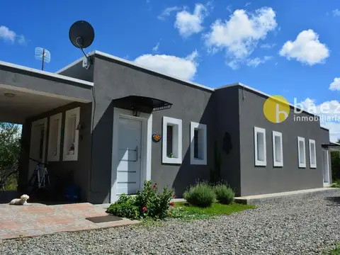 Casa 4 ambientes con 2 baños