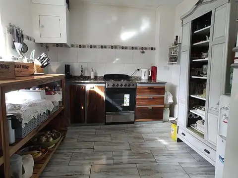 2 CASAS DE 3 AMBIENTES EN PLANTA BAJA Y PLANTA ALTA EN DUPLEX EN VENTA. VILLA BALLESTER