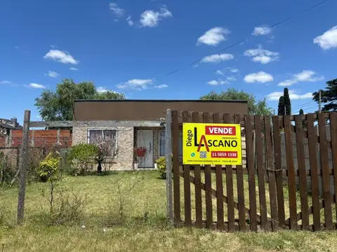 Casa Ideal en la entrada de Barrio Santa Ana