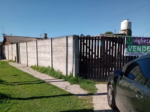 DOS CASAS SOBRE VERGARA EN SOURIGUES U$S 75.000